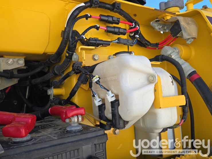 2018-komatsu-d61ex-24-image-33