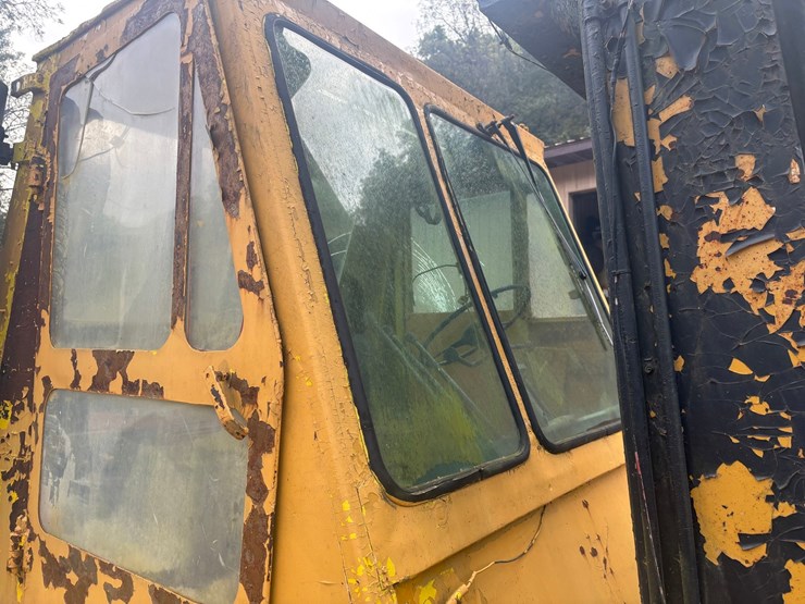 caterpillar-v180-image-40