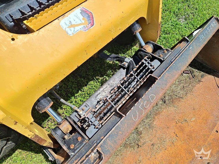 2024-caterpillar-246d3-image-8