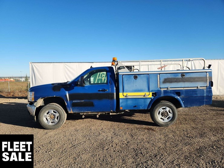 2011-chevrolet-silverado-3500hd-image-5