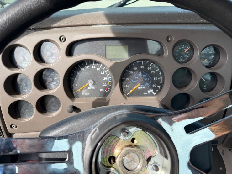 #1625-•-2006-mack-vision-cxn613-day-cab-image-44