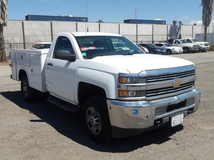 2016-chevrolet-silverado-2500-image-2