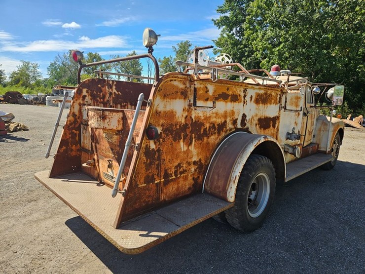 #2535-•-1949-ford-f-7-fire-truck-image-15