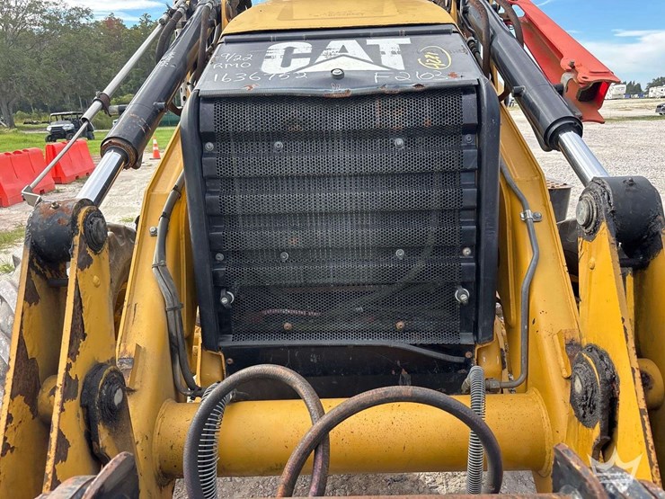 2015-caterpillar-420f2-it-image-12