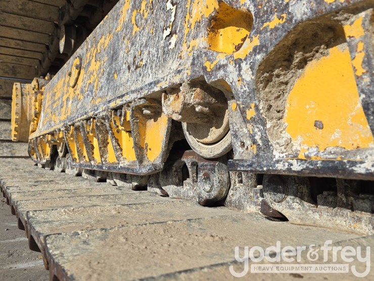 2023-komatsu-d61px-24-image-18
