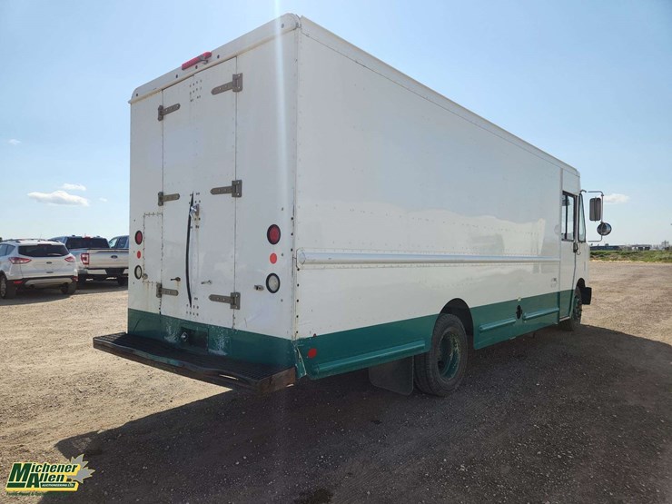 2014-freightliner-mt45-image-4