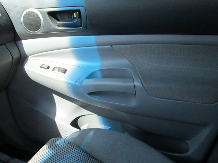 2005-toyota-tacoma-image-31