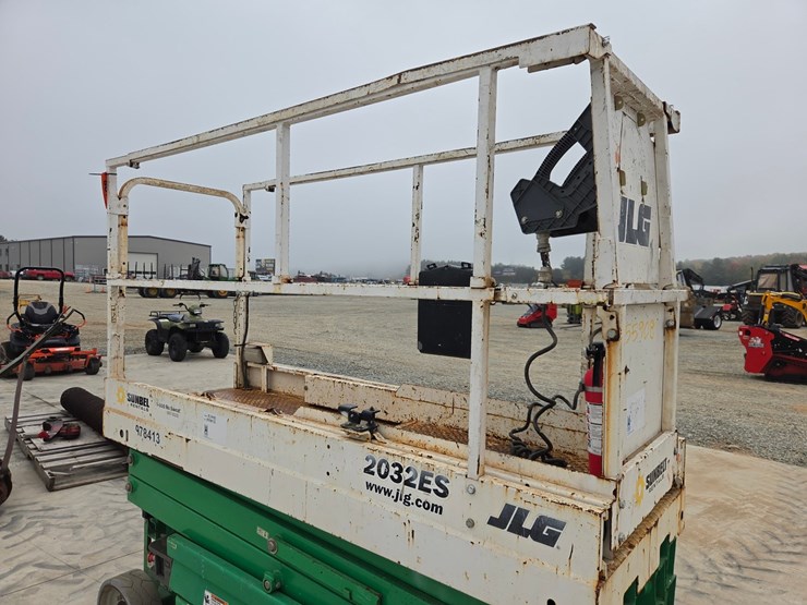 2017-jlg-2032es-image-23