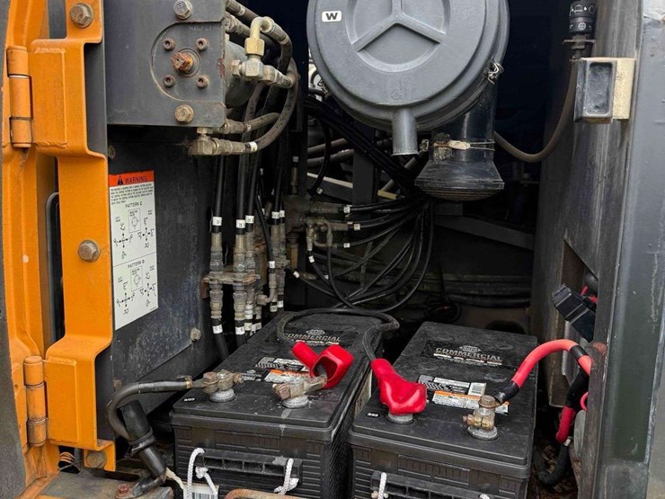 2003-case-cx240-image-42