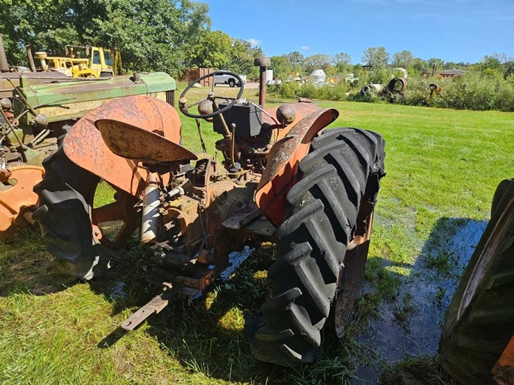 #2523-•-case-tractor-image-5