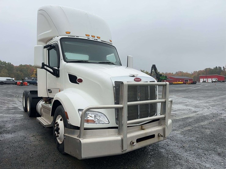 2018-peterbilt-579-image-3