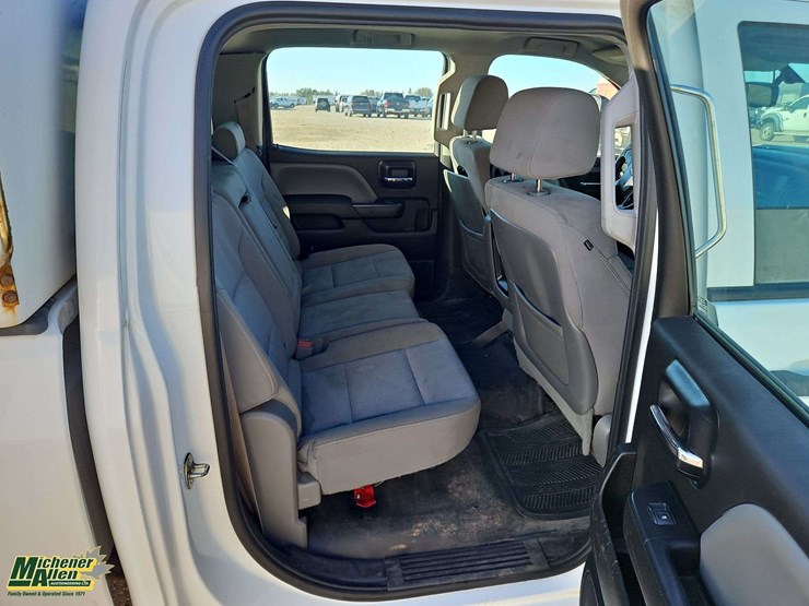2015-chevrolet-silverado-2500hd-image-18