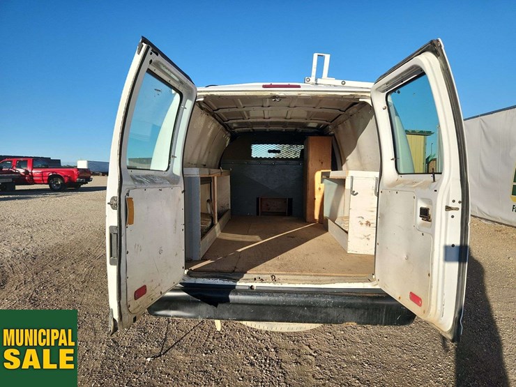 2011-ford-cargo-image-22