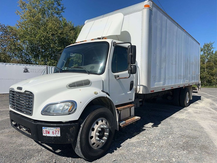 2005-freightliner-m2-106-image-1