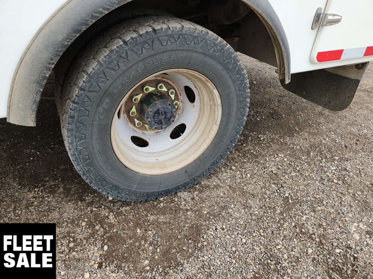 2021-ford-f550-image-9