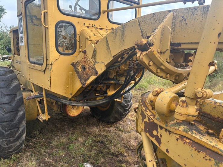 caterpillar-12-image-27