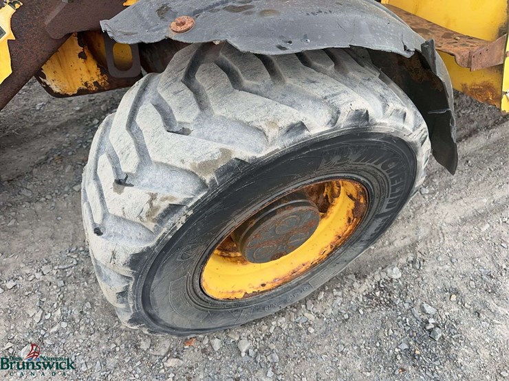 new-holland-b95b-image-8