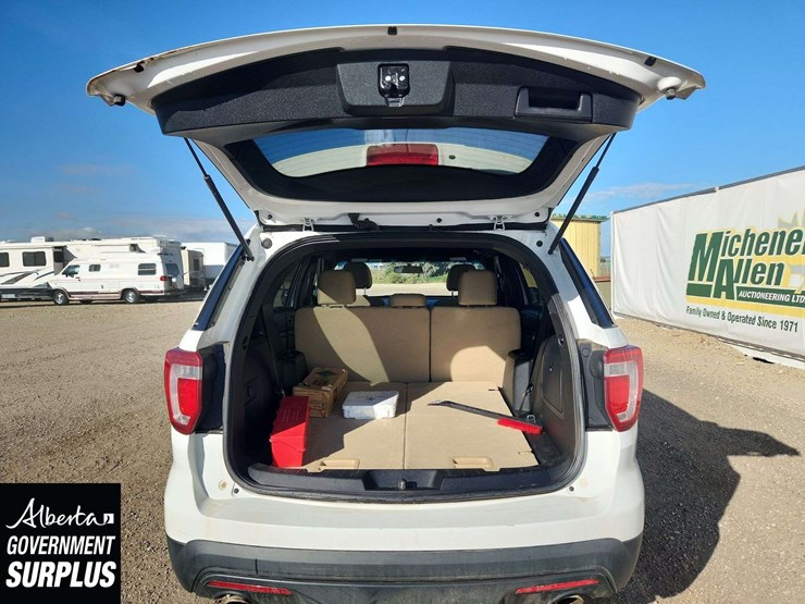 2017-ford-explorer-image-15