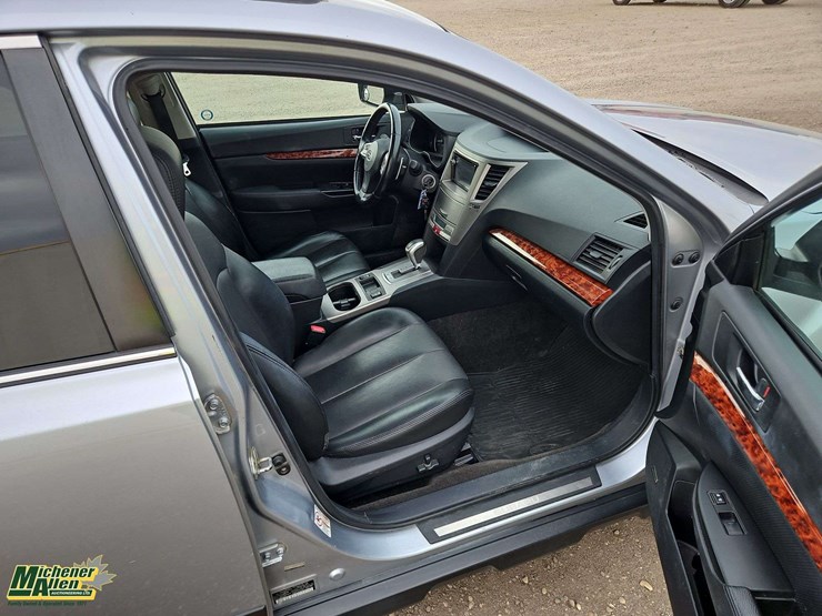 2012-subaru-outback-image-17
