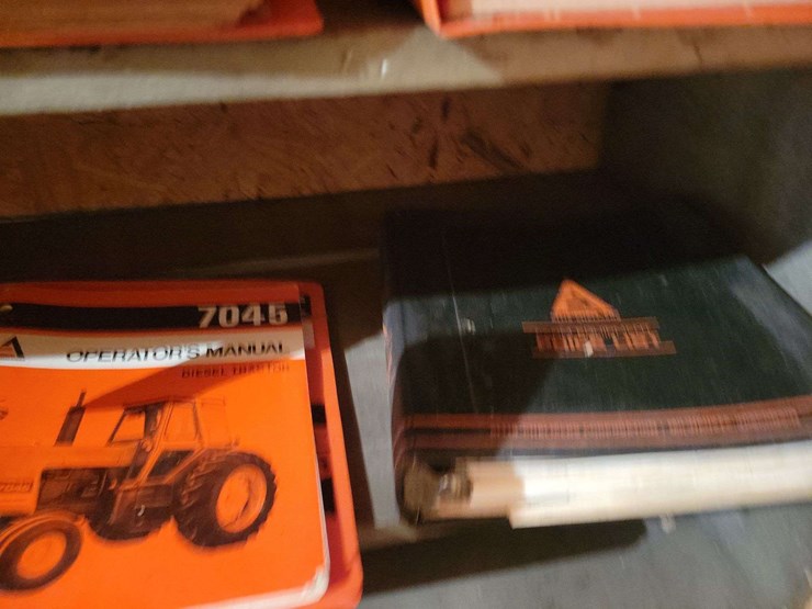 collection-of-allis-chalmers-tractor-operator-manuals-and-parts-catalogs-image-5