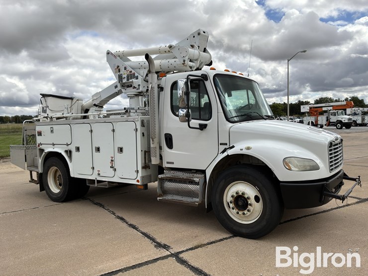 2009-freightliner-m2-106-image-3