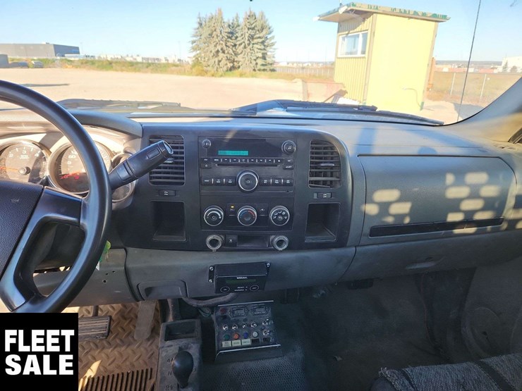 2011-chevrolet-silverado-3500hd-image-16