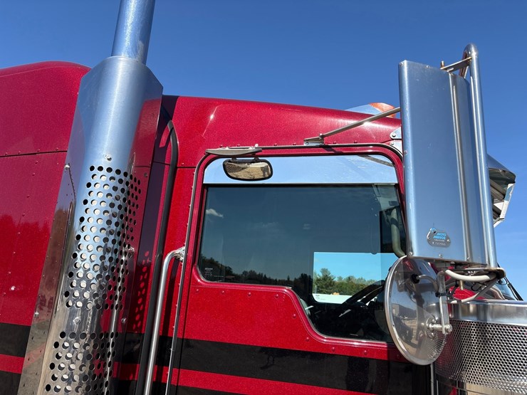 2023-kenworth-w900l-image-25