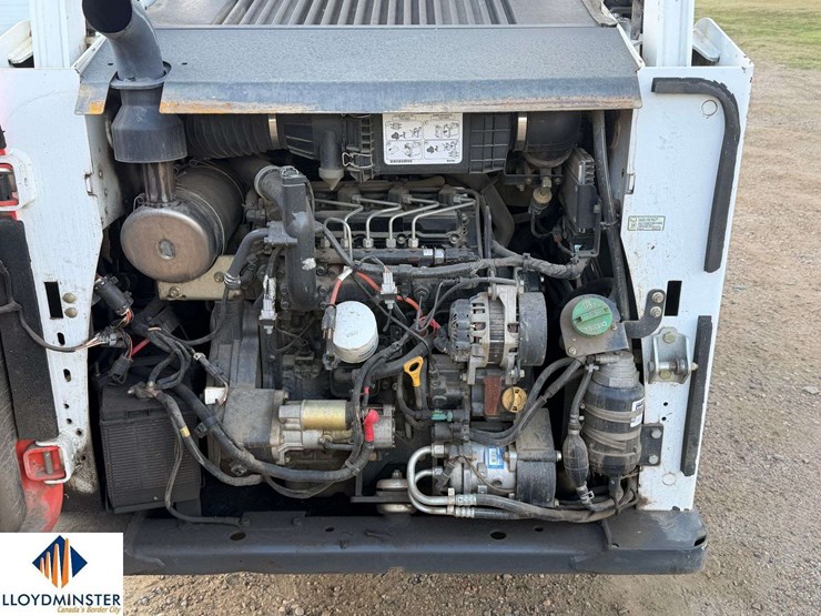 2015-bobcat-s570-image-14