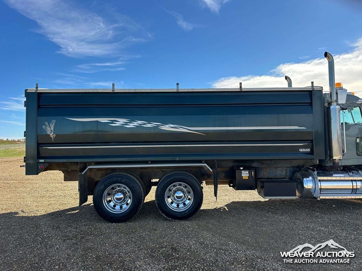 peterbilt-378-image-61