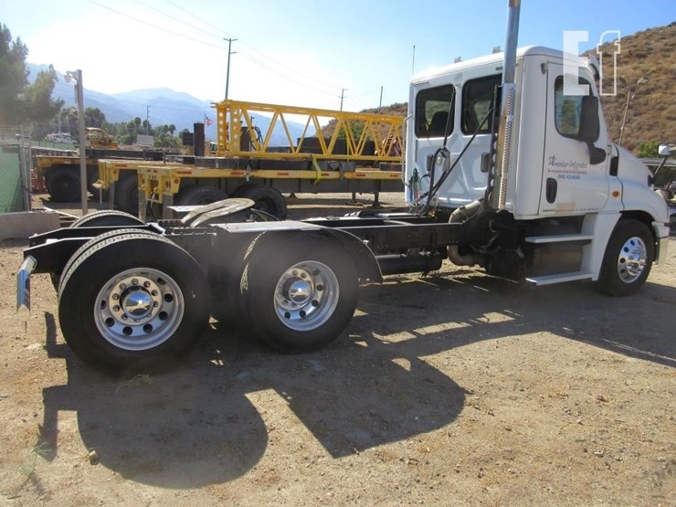 2012-freightliner-cascadia-125-image-3