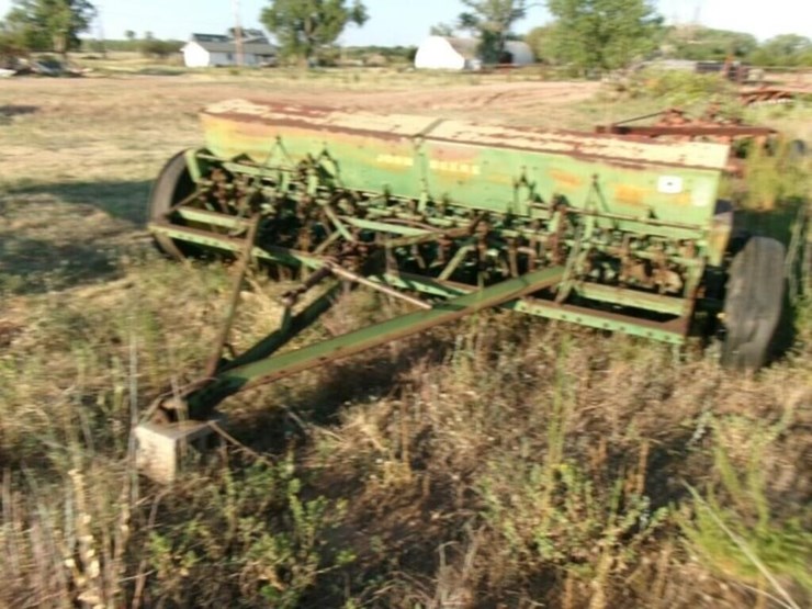 john-deere-df-b-end-wheel-drill-image-2