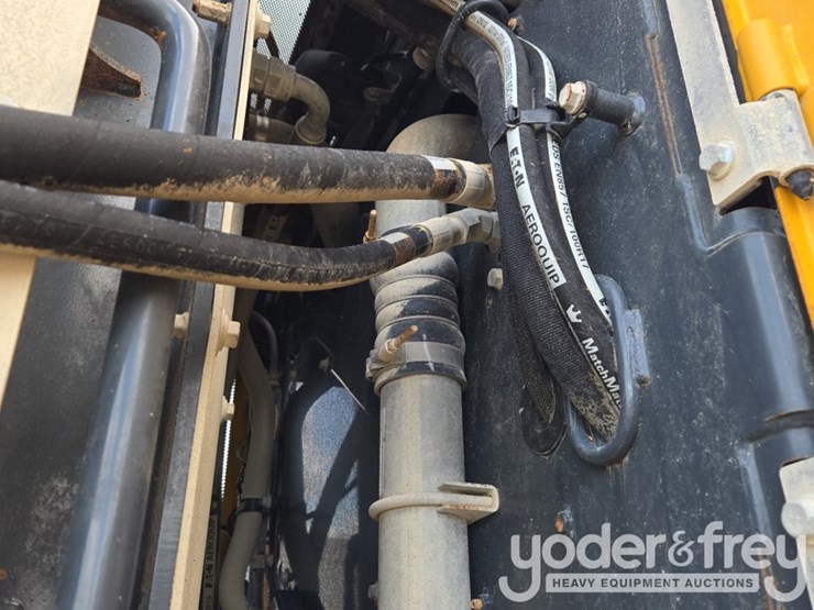 2019-deere-744k-image-49