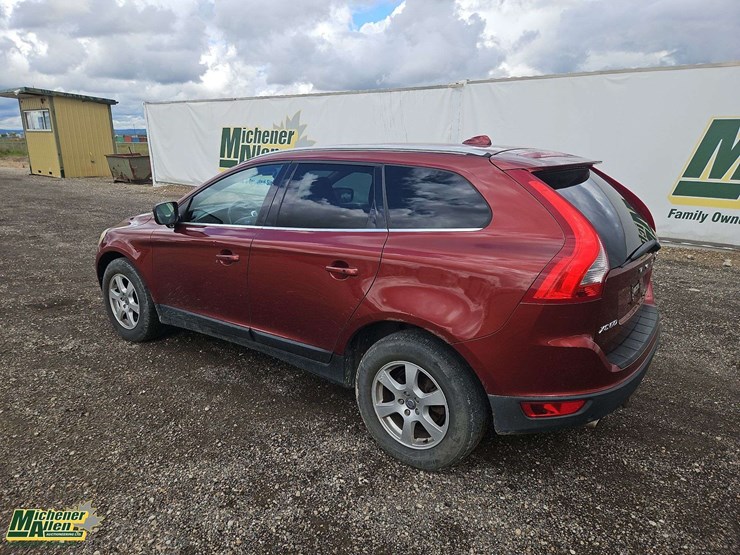 2010-volvo-xc60-image-3