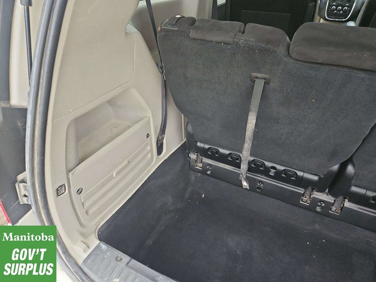 2012-dodge-grand-caravan-sxt-image-33