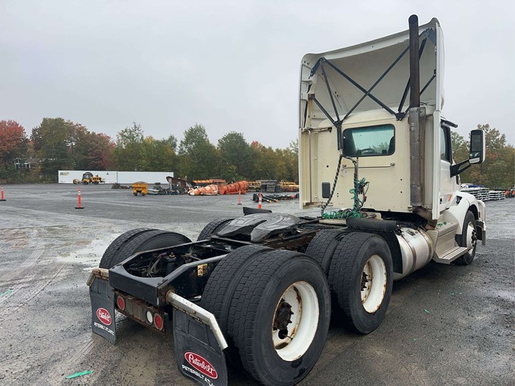 2018-peterbilt-579-image-4