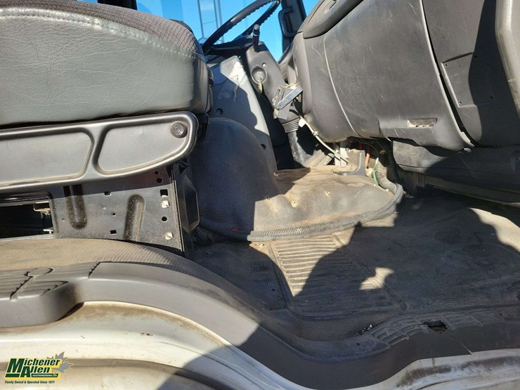2007-gmc-t8500-image-30