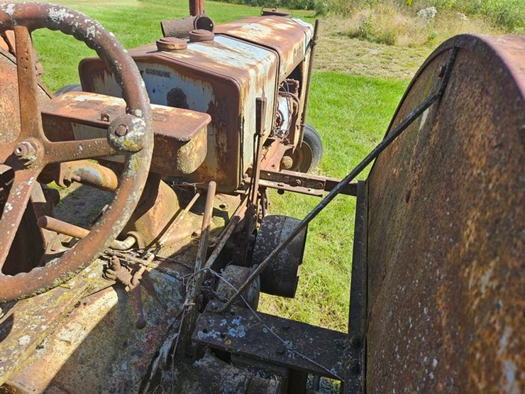 #2526-•-1935-case-cc-tractor-image-22