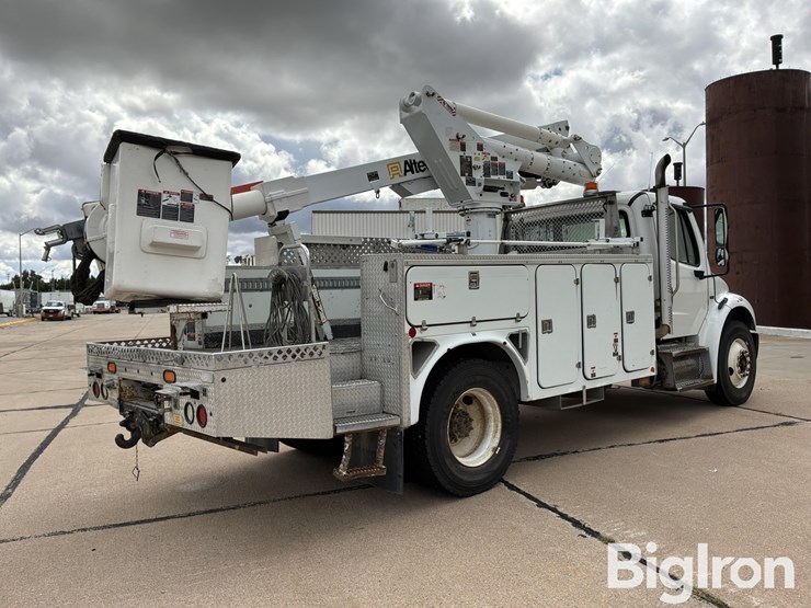 2009-freightliner-m2-106-image-5