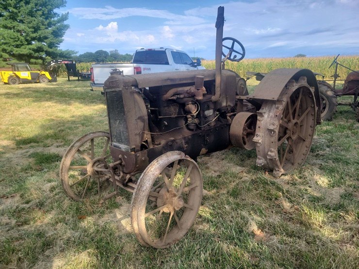 wallis-tractor-image-1