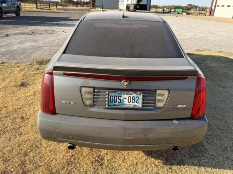 2004-cadillac-sts-car-image-5