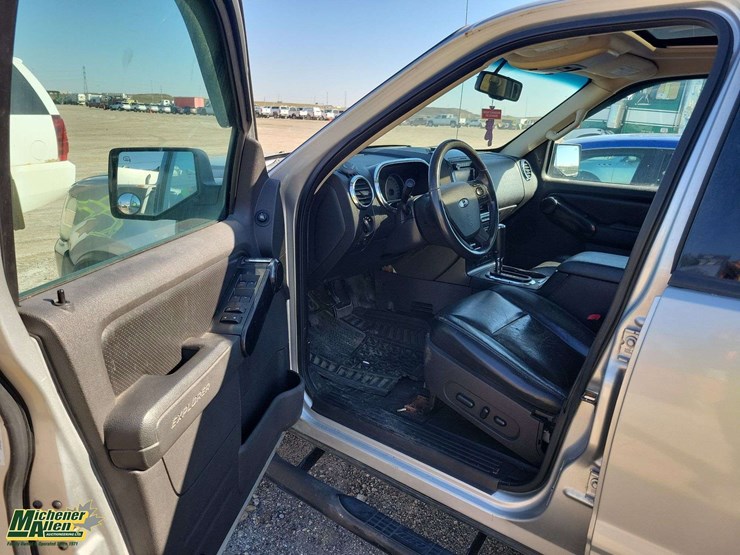 ford-explorer-sport-trac-image-11