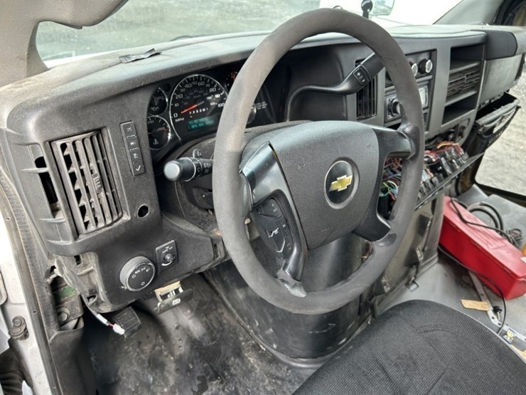 2016-chevrolet-express-paratransit-bus-image-19