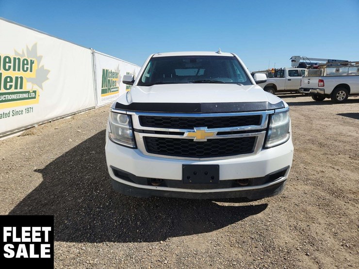 2015-chevrolet-suburban-image-8