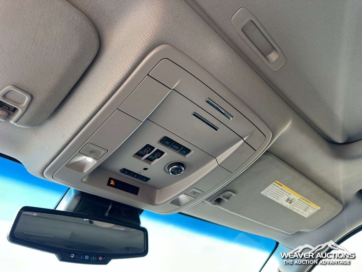 2018-chevrolet-suburban-image-21
