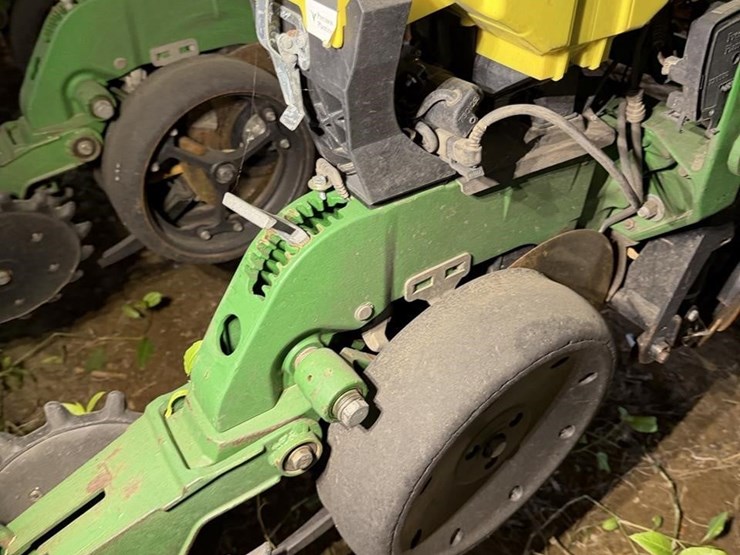 2013-john-deere-db60-image-21