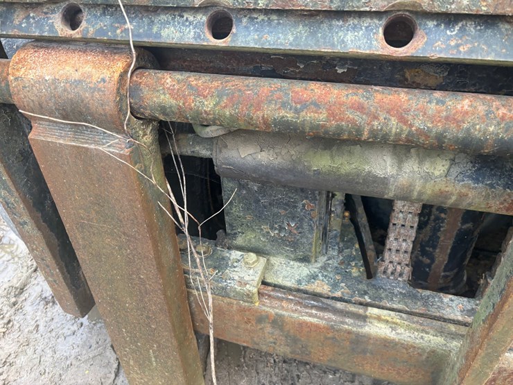 caterpillar-v180-image-57