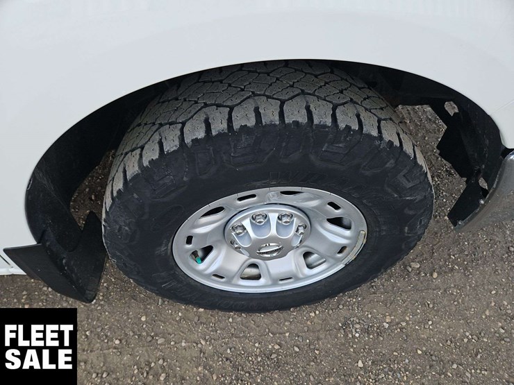 2019-nissan-nv3500hd-image-12