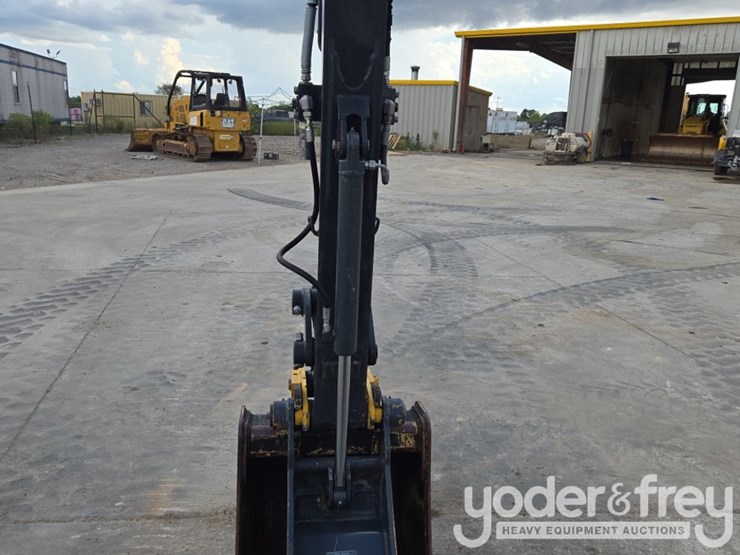 2020-deere-60g-image-27