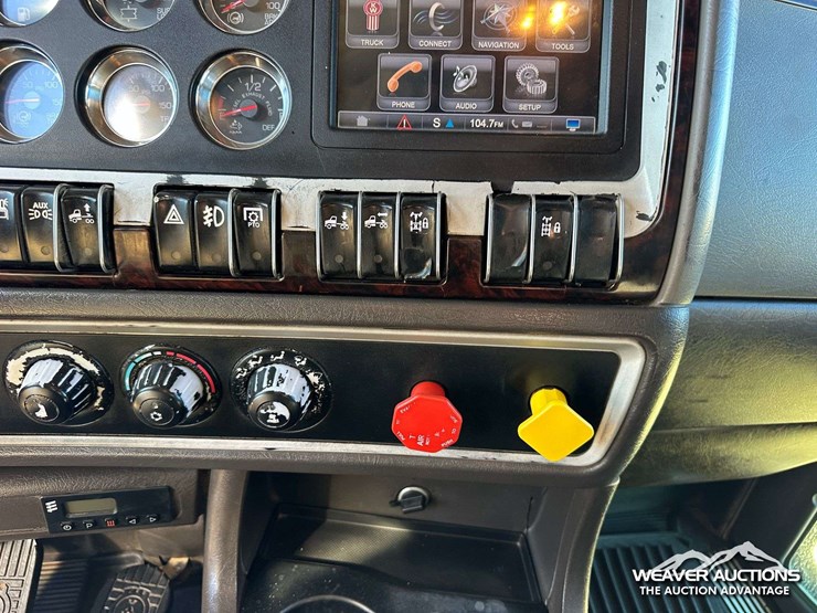 kenworth-w900-image-22