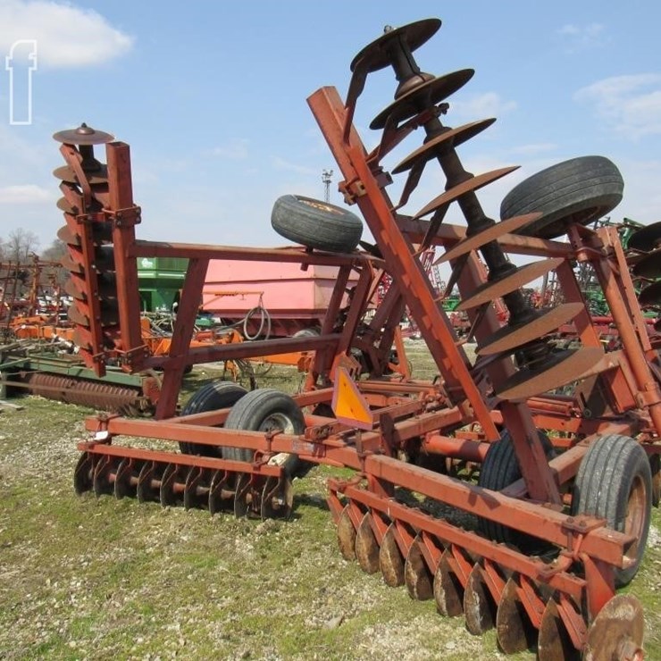 MASSEY-FERGUSON 820